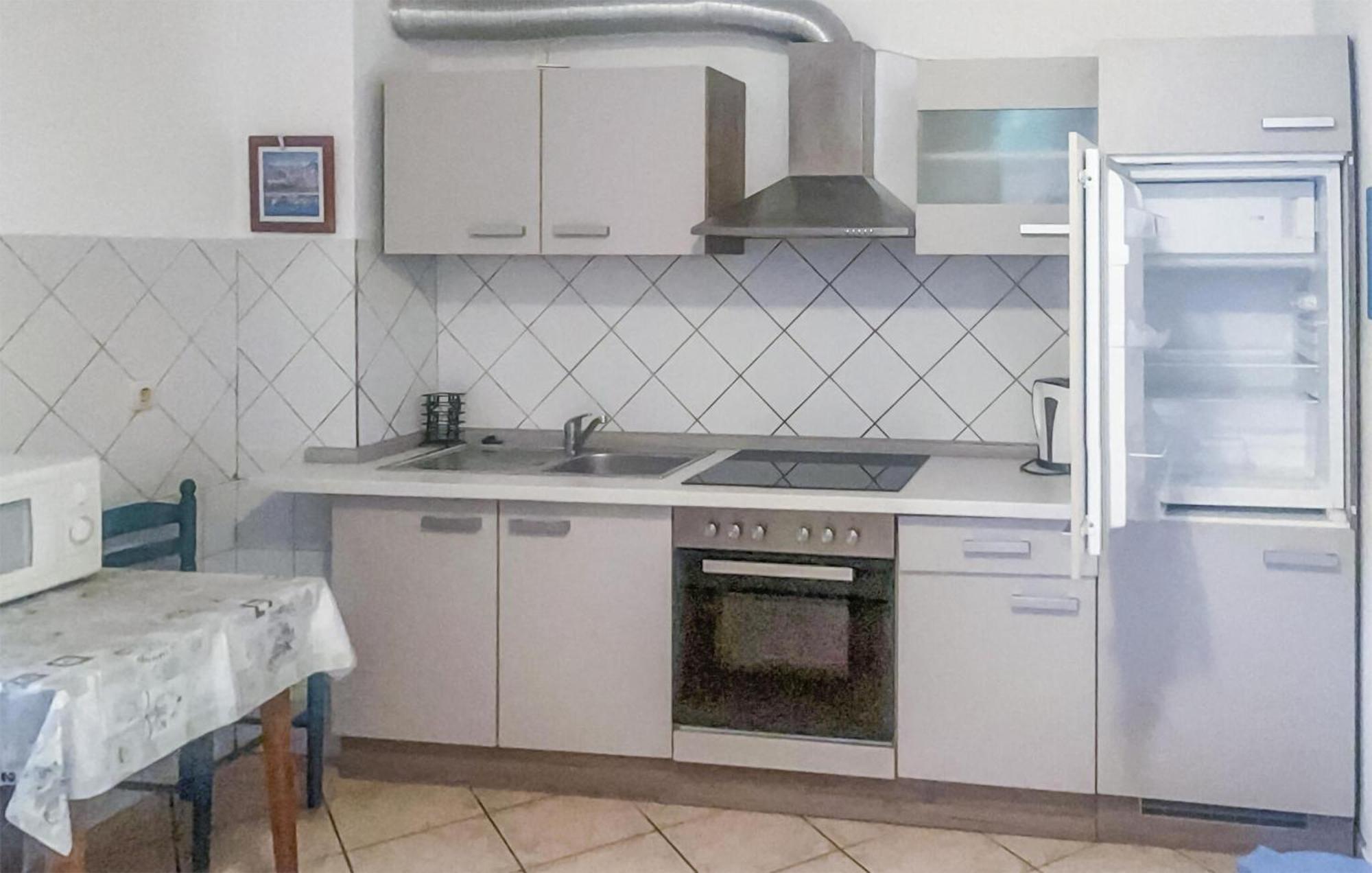 Awesome Apartment In Njivice With Kitchen Kültér fotó