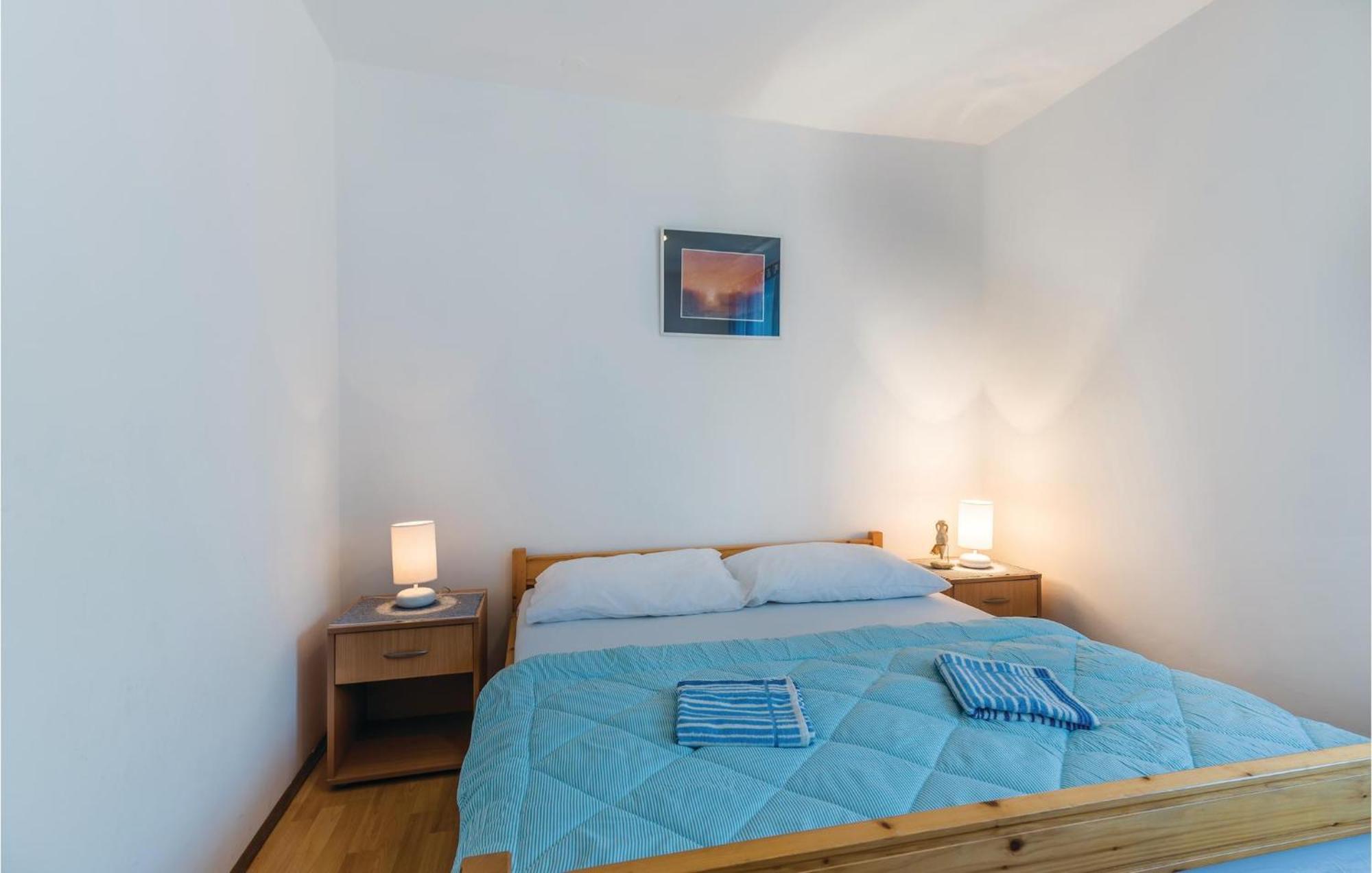 Awesome Apartment In Njivice With Kitchen Kültér fotó