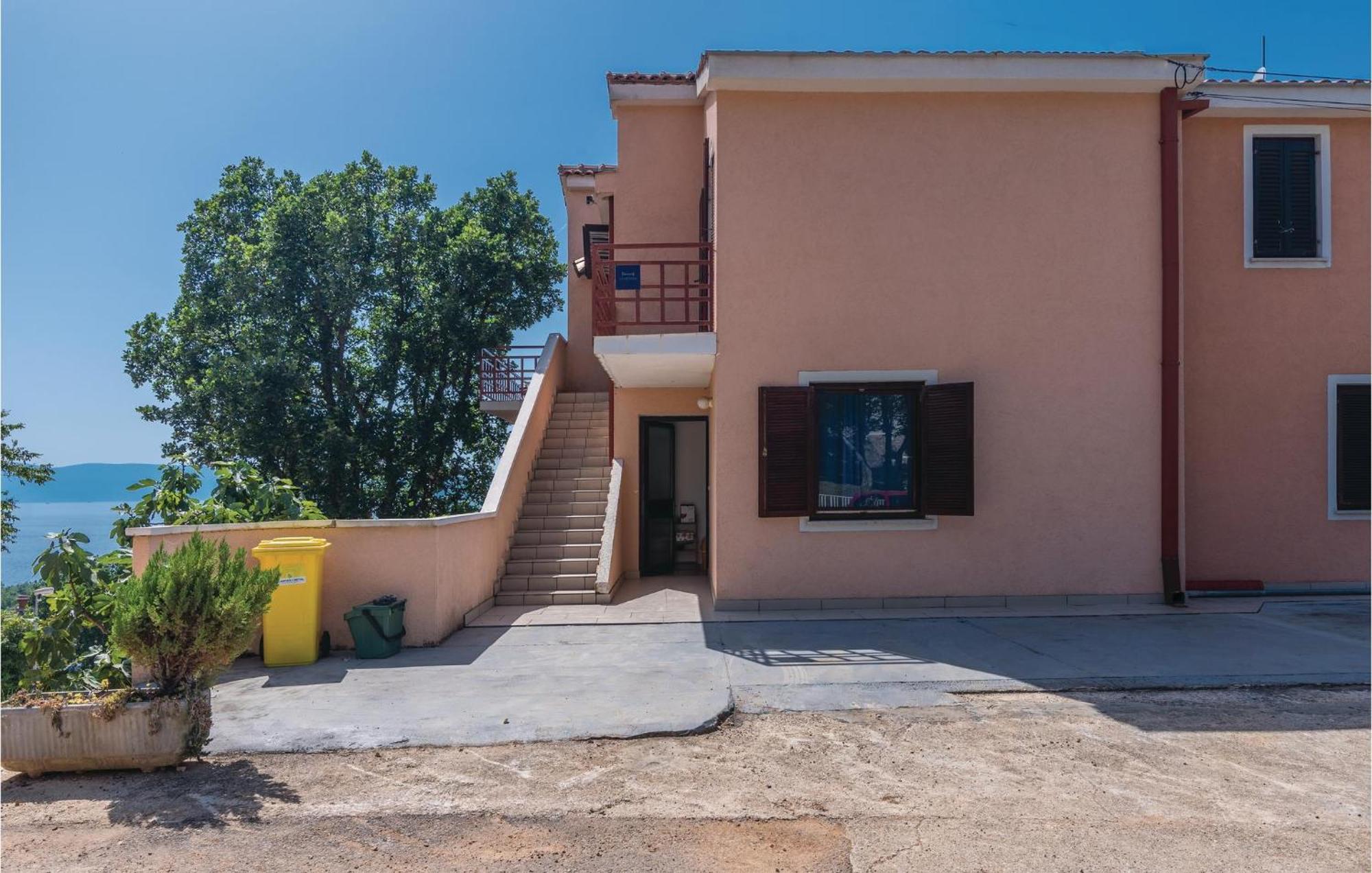 Awesome Apartment In Njivice With Kitchen Kültér fotó
